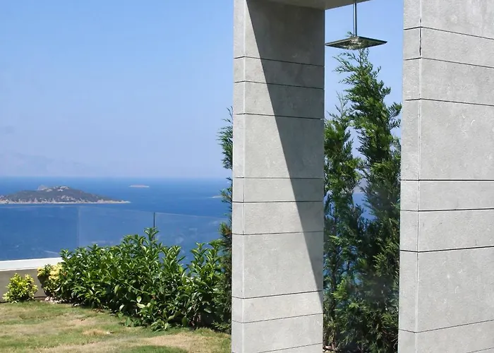 Villara Ultra Luxury Private In Daily Housekeeping Private Cook Chauffeur Service וילה *