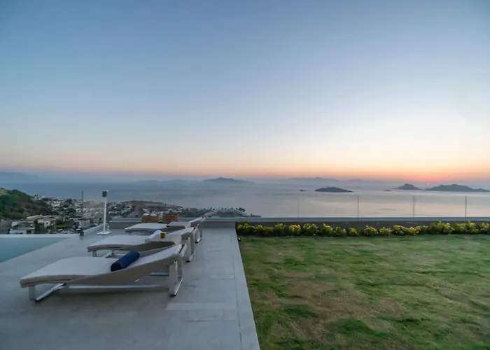 Villara Ultra Luxury Private In Daily Housekeeping Private Cook Chauffeur Service וילה *