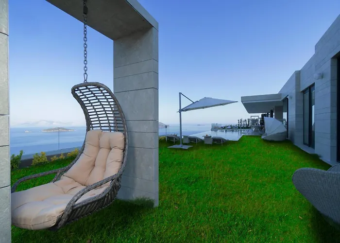 Villara Ultra Luxury Private In Daily Housekeeping Private Cook Chauffeur Service וילה