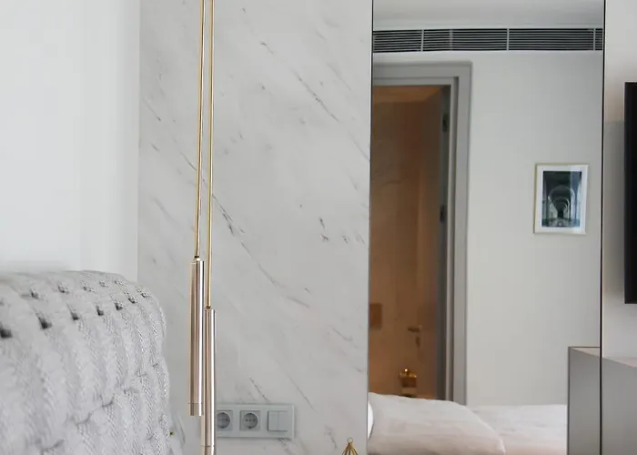 Villara Ultra Luxury Private In Daily Housekeeping Private Cook Chauffeur Service וילה