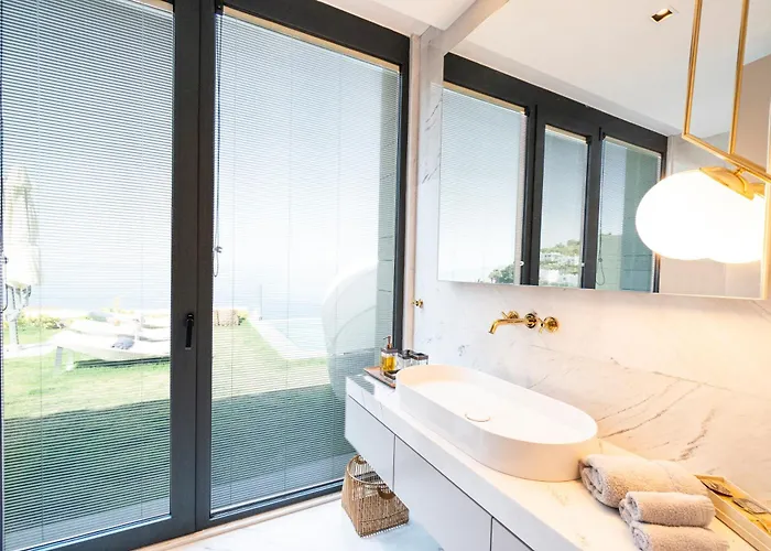 Villara Ultra Luxury Private In Daily Housekeeping Private Cook Chauffeur Service בודרום