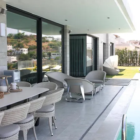 Villara Ultra Luxury Private In Daily Housekeeping Private Cook Chauffeur Service Вилла